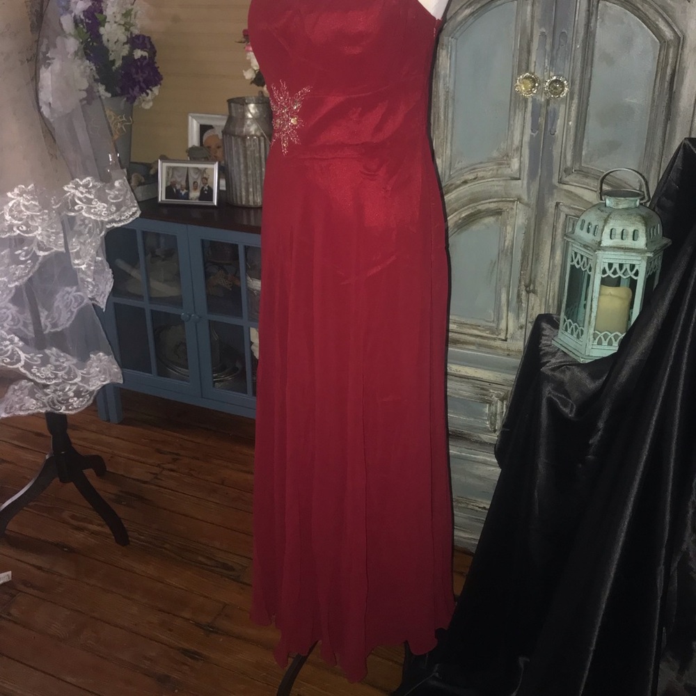 NWT burgundy EVERPRETTY dress size10